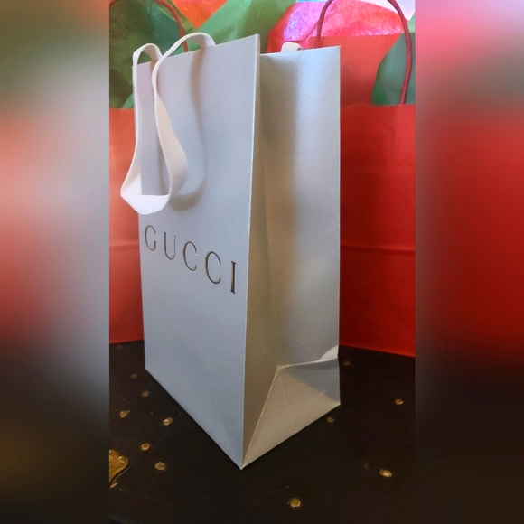 Authentic S/M Gucci Giftbag/Shopping Bag - This Season's - Picture 2 of 3